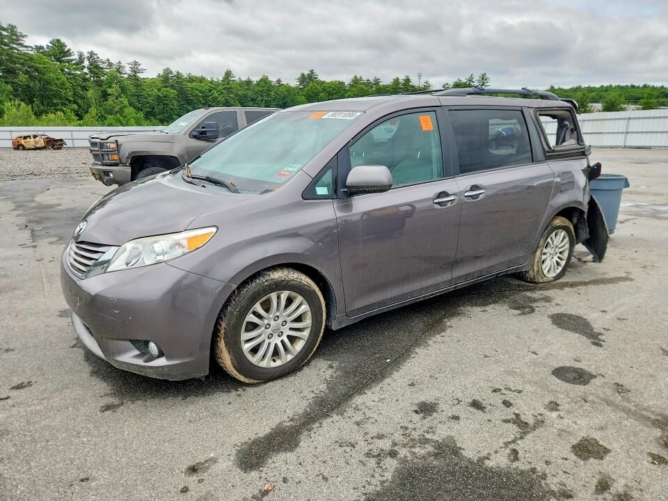 2015 TOYOTA Sienna