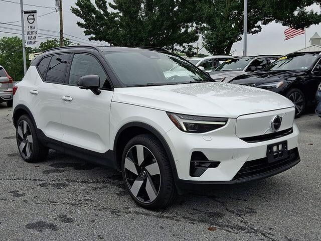 2023 VOLVO XC40