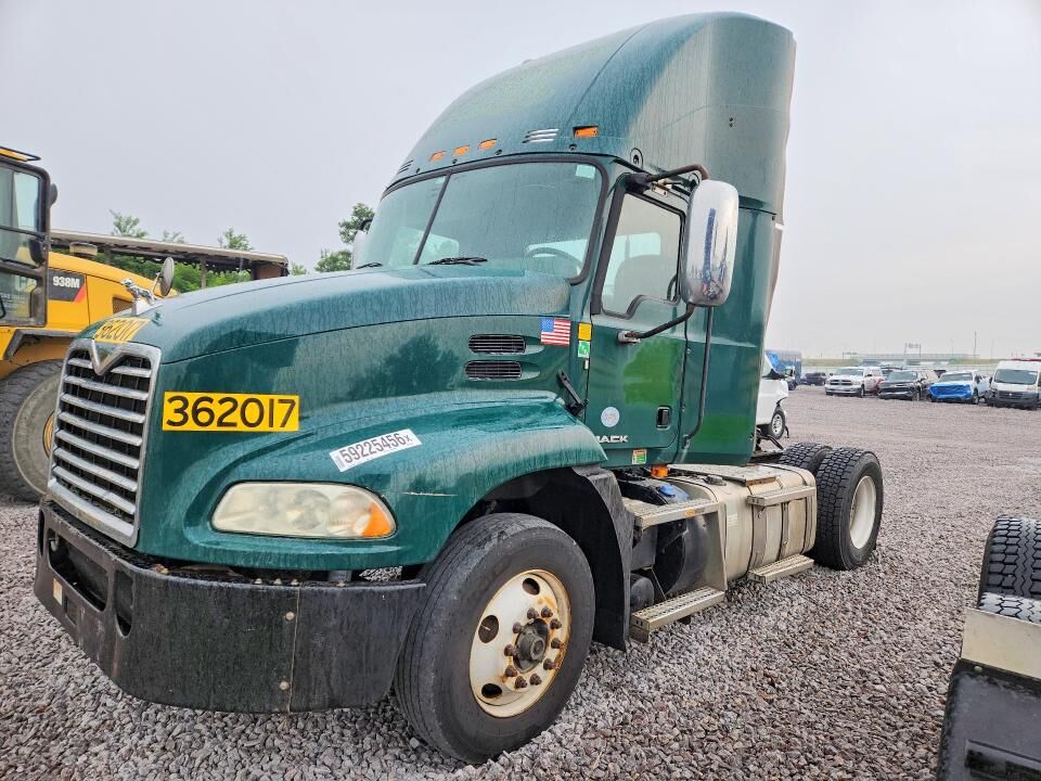 2017 MACK CXU