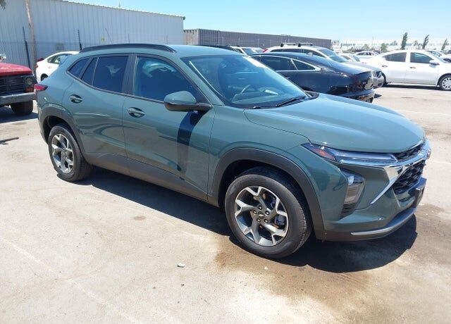 2025 CHEVROLET Trax