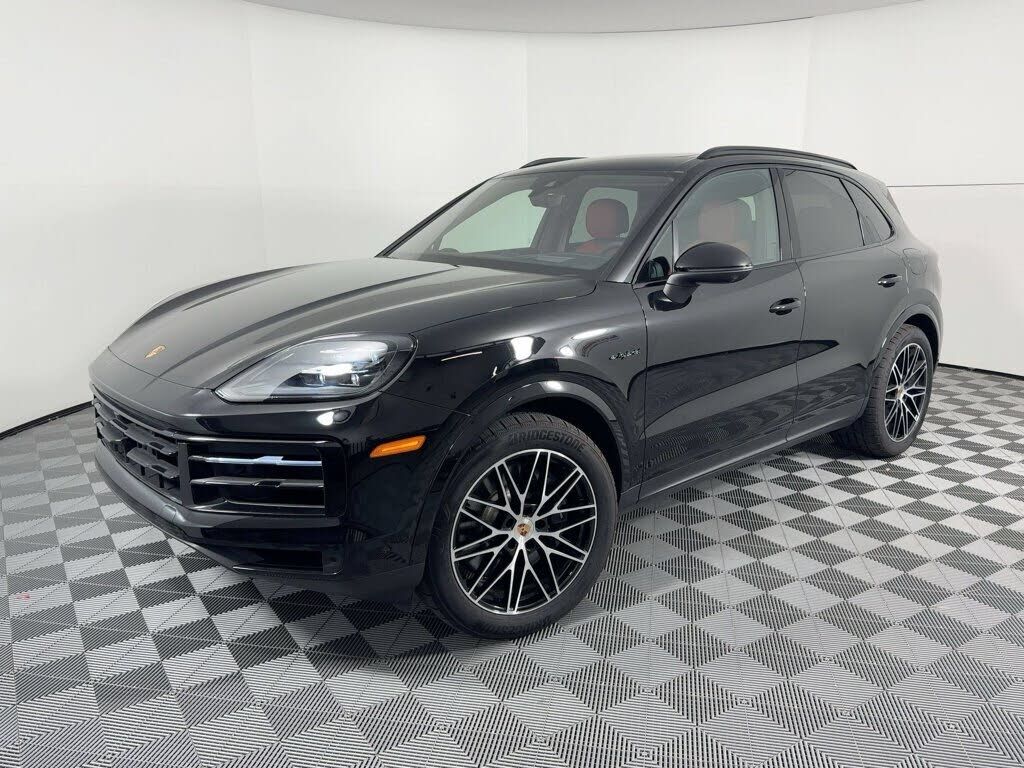 2025 PORSCHE Cayenne