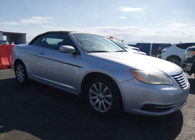 2011 CHRYSLER 200