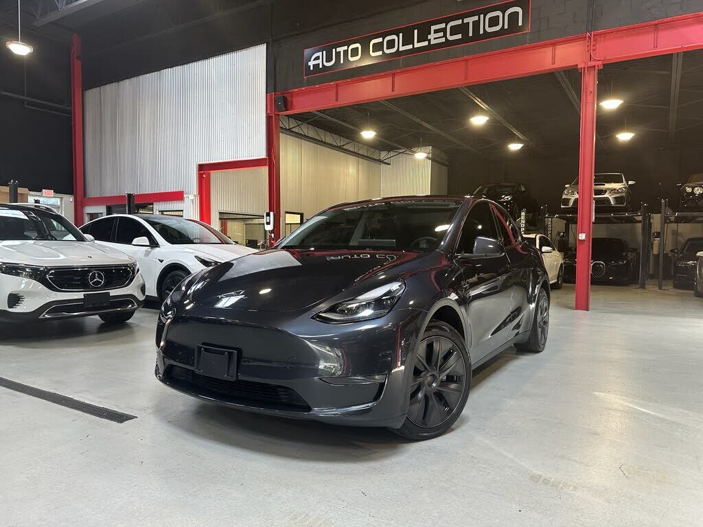 2024 TESLA Model Y