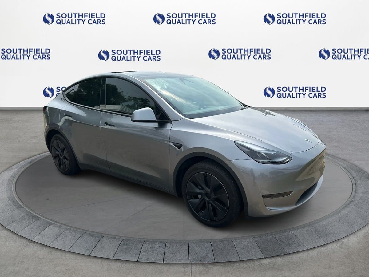 2025 TESLA Model Y