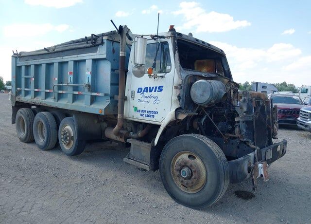 1984 NAVISTAR F-2375