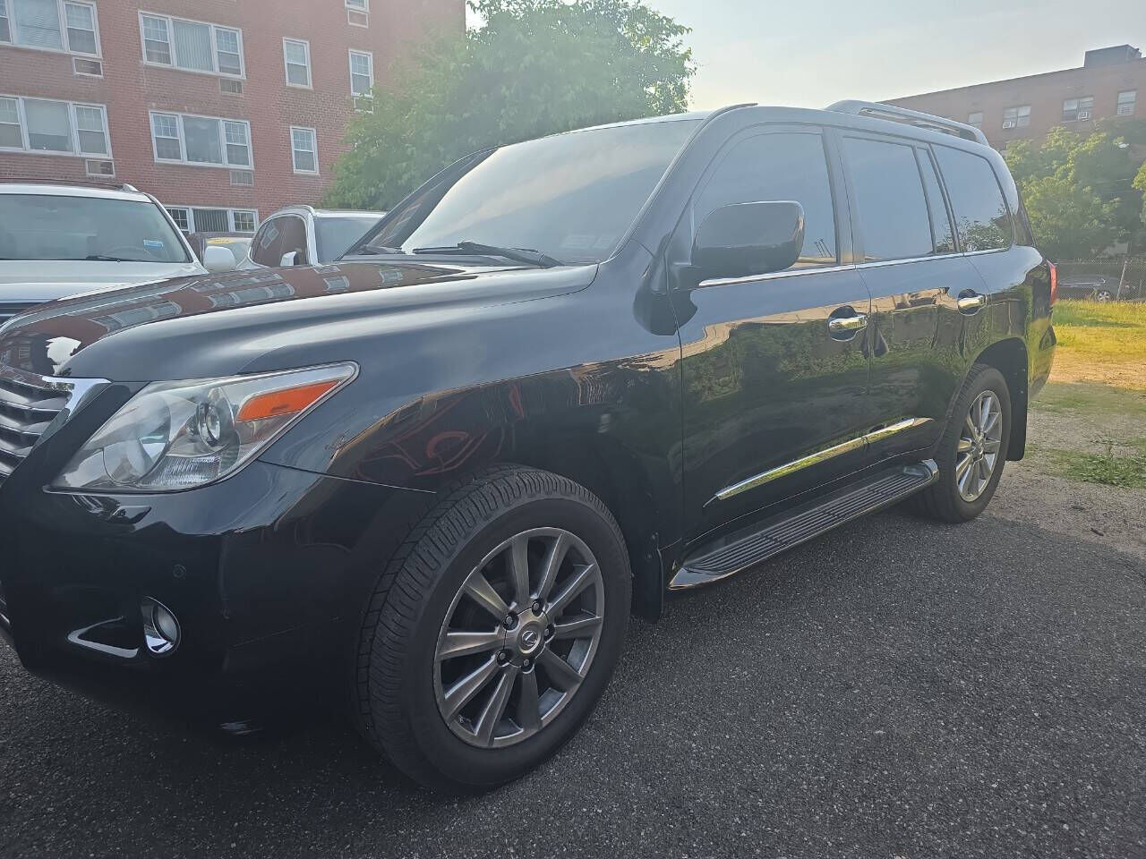 2011 LEXUS LX