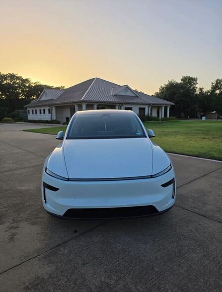 2026 TESLA Model Y