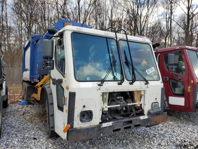 2018 MACK LR