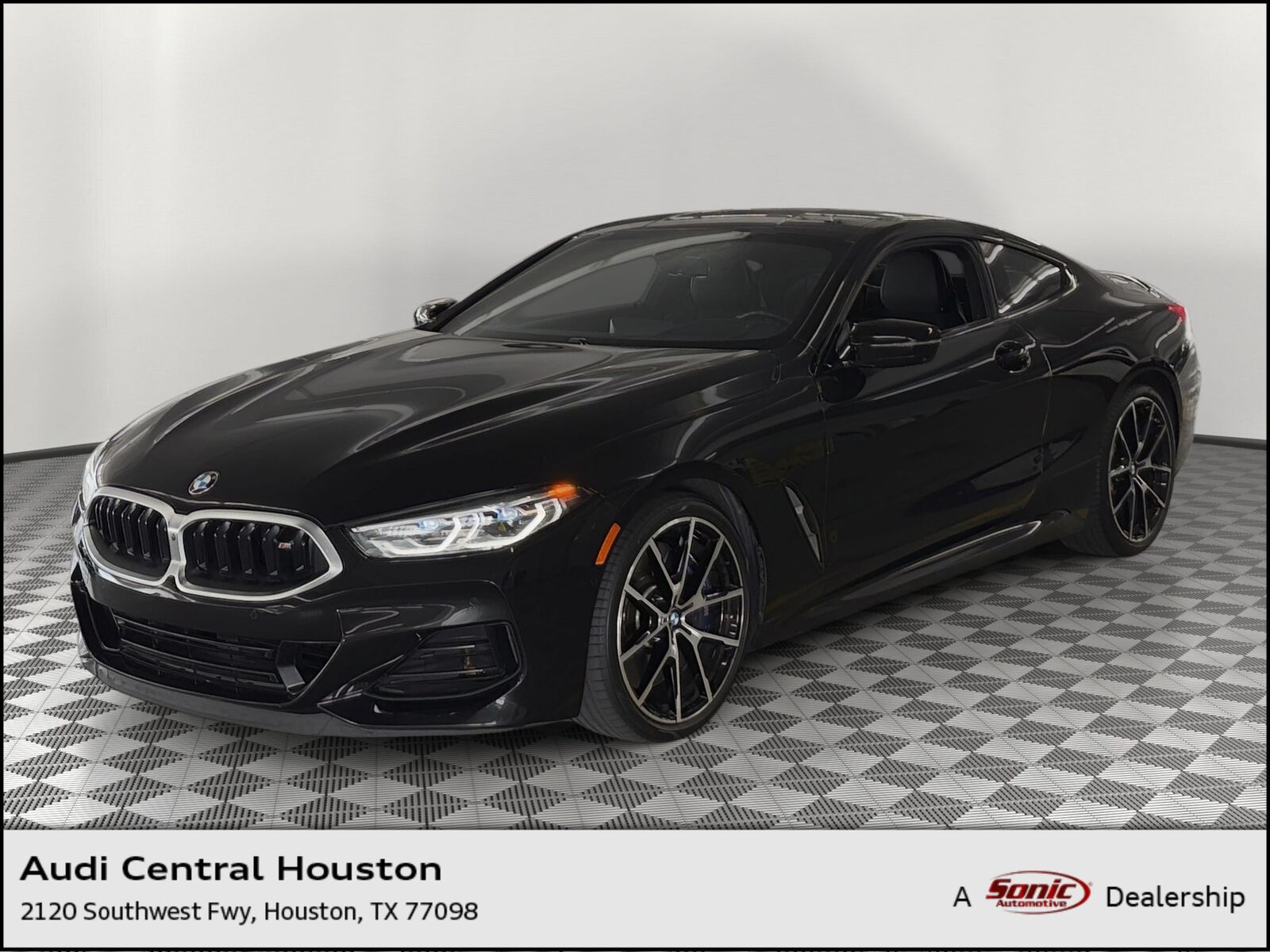 2023 BMW M8
