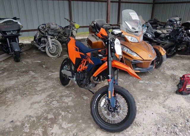 2026 KTM 690 SMC