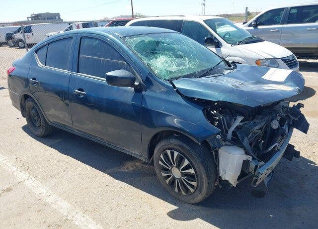 2017 NISSAN Versa