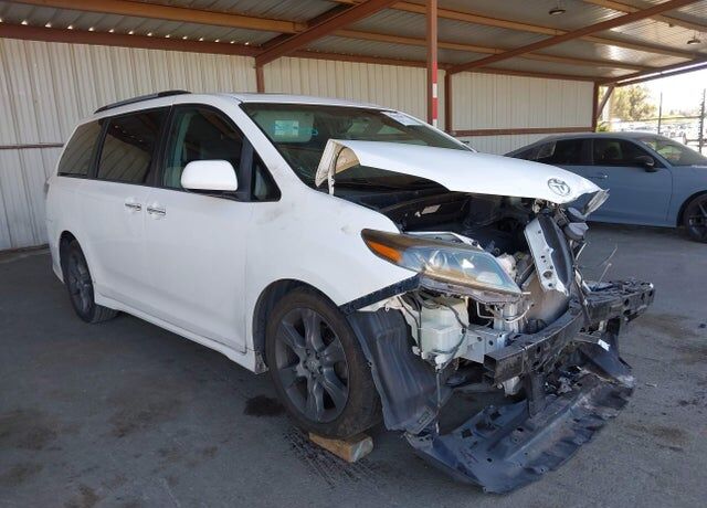 2015 TOYOTA Sienna