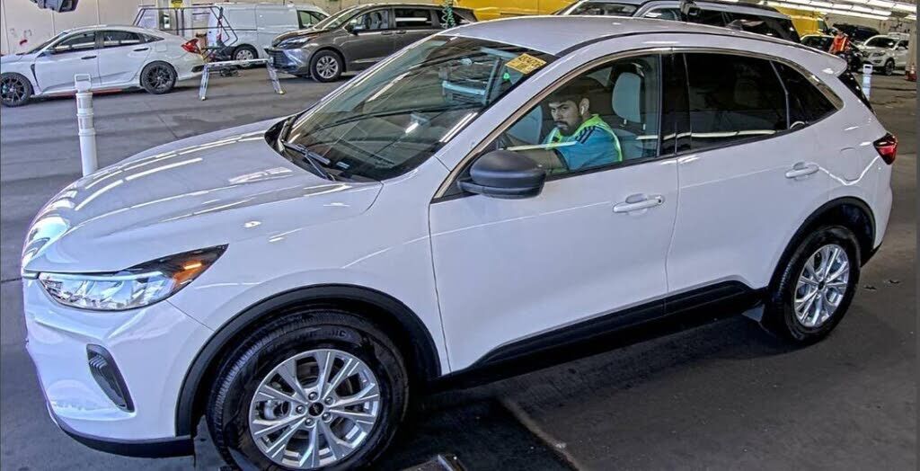 2023 FORD Escape