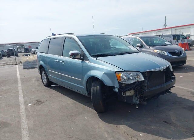 2010 CHRYSLER Town and Country