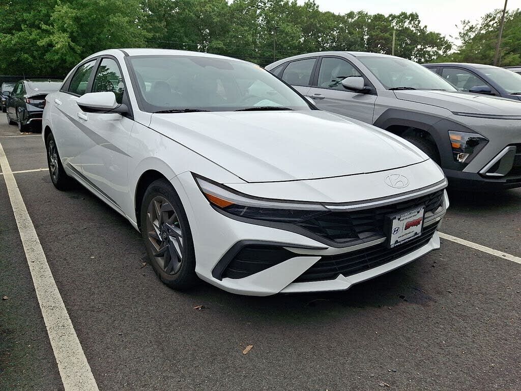 2024 HYUNDAI Elantra