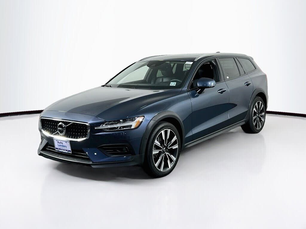 2021 VOLVO V60CC
