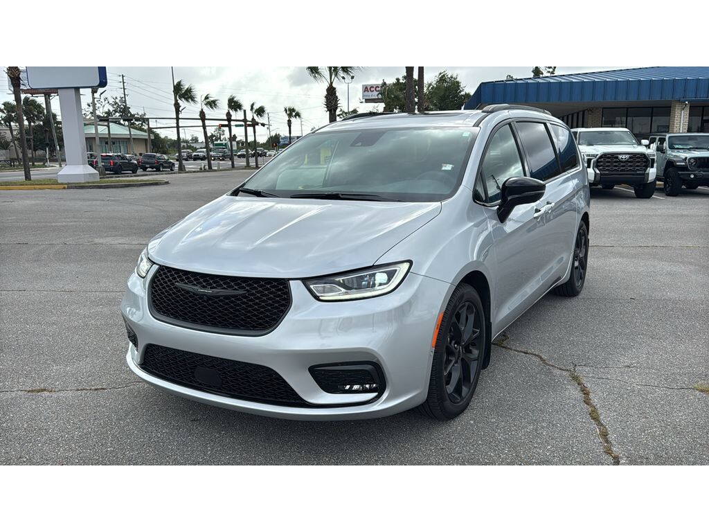 2023 CHRYSLER Pacifica