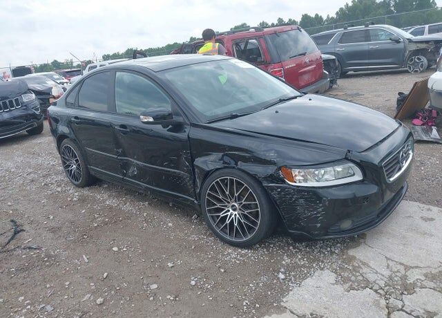2011 VOLVO S40