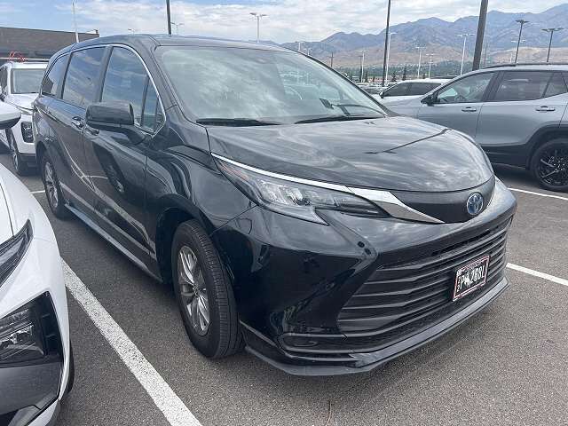 2025 TOYOTA Sienna