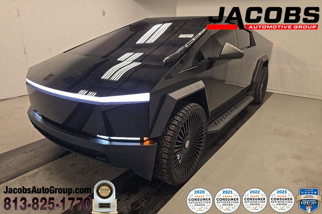 2025 TESLA Cybertruck