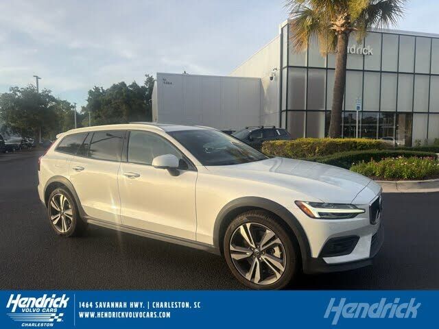 2024 VOLVO V60CC
