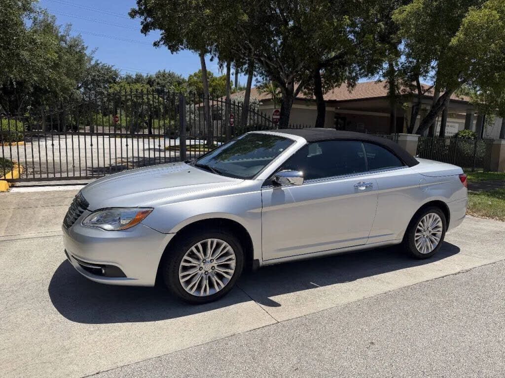 2011 CHRYSLER 200
