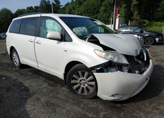 2017 TOYOTA Sienna