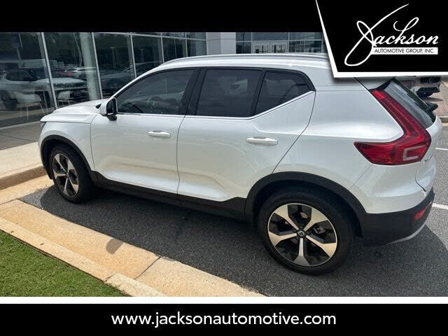 2025 VOLVO XC40