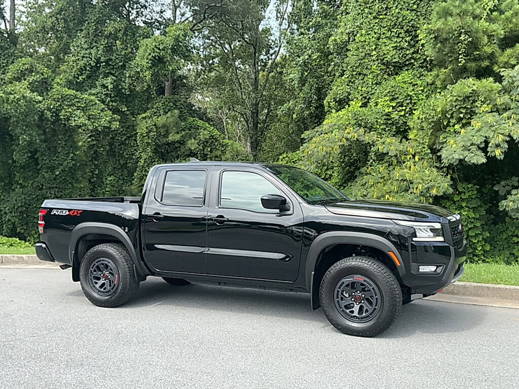 2025 NISSAN Frontier