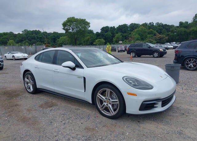 2018 PORSCHE Panamera