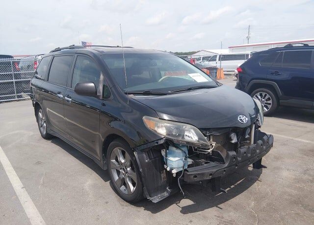 2013 TOYOTA Sienna