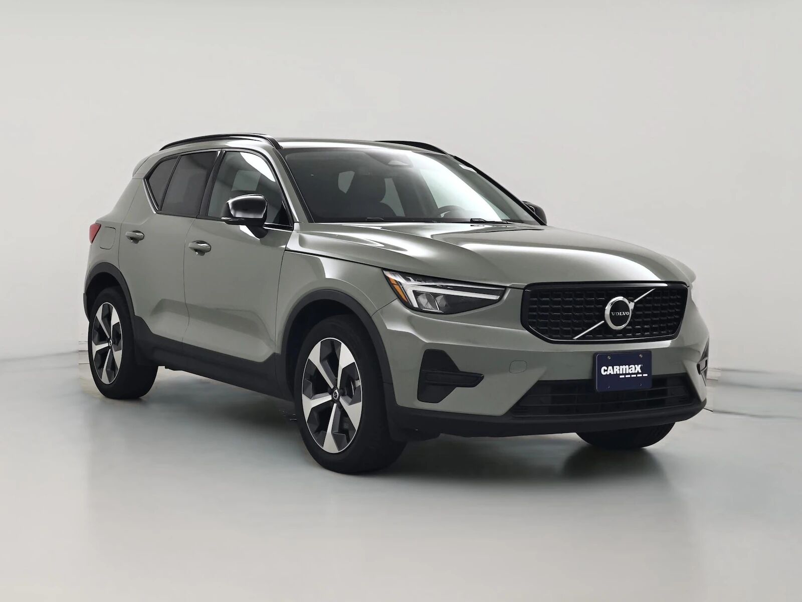 2024 VOLVO XC40