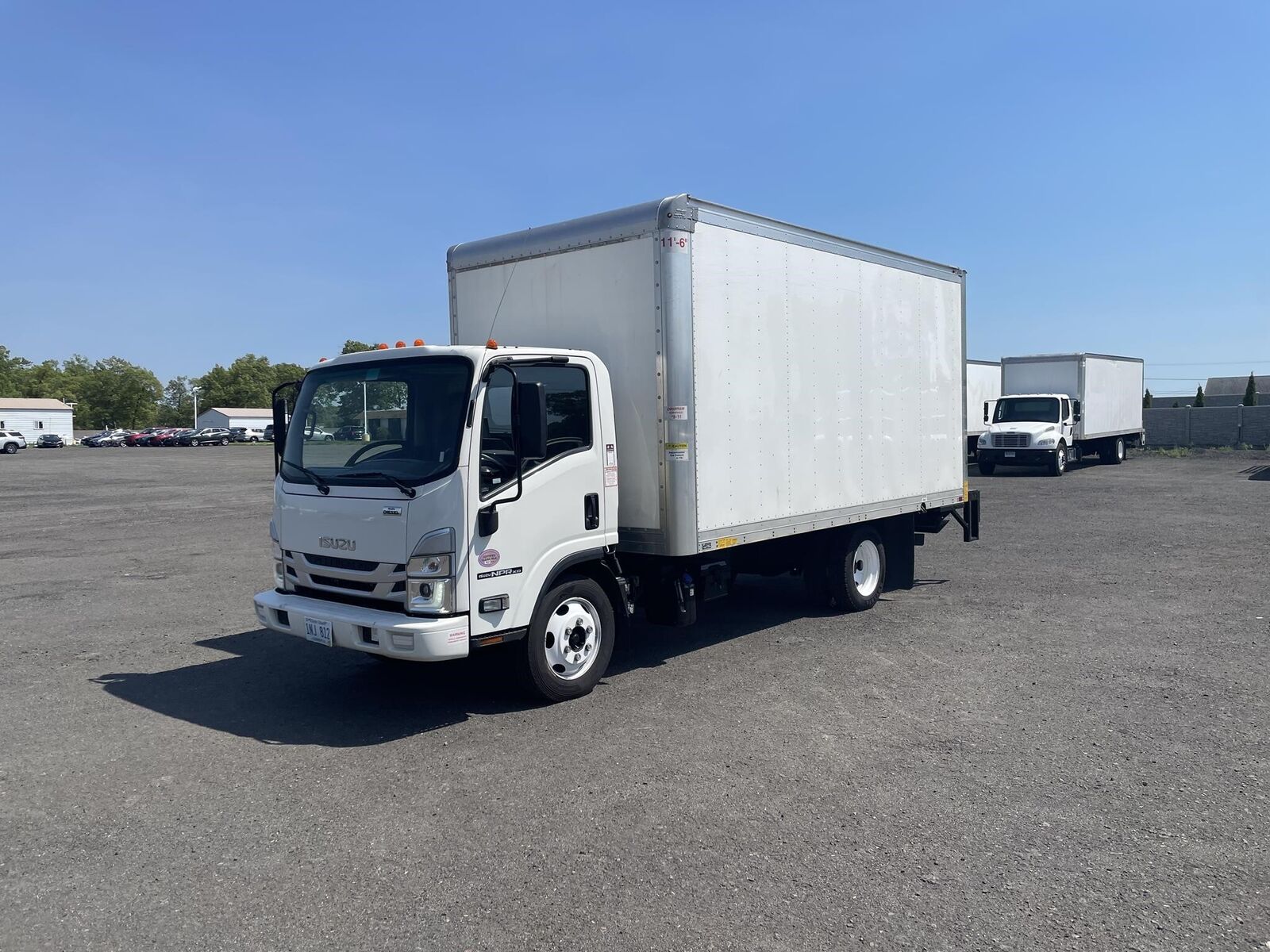 2023 ISUZU NPR-HD