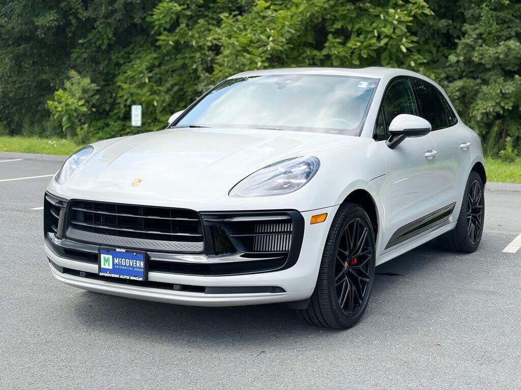 2022 PORSCHE Macan