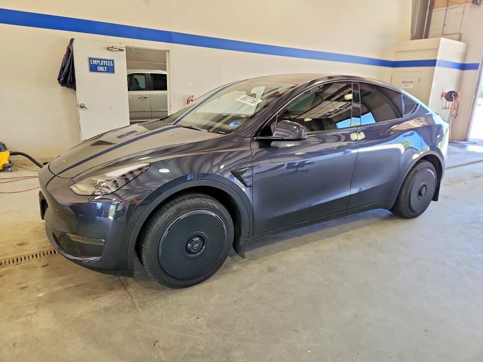 2024 TESLA Model Y