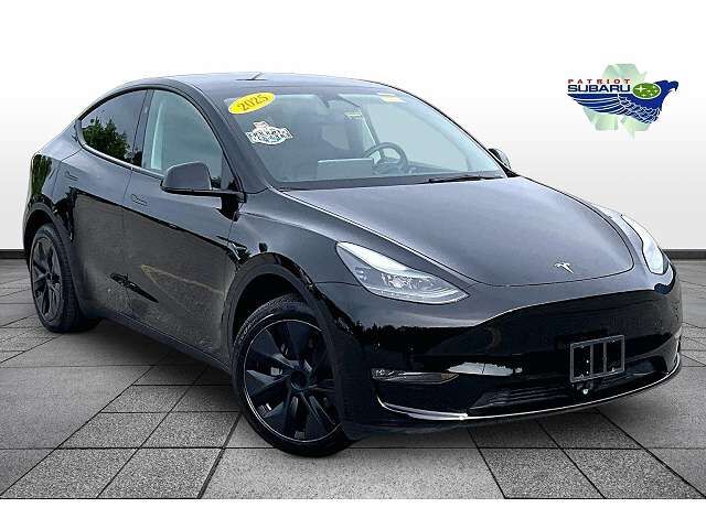 2025 TESLA Model Y