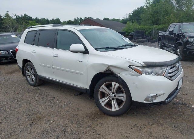2013 TOYOTA Highlander