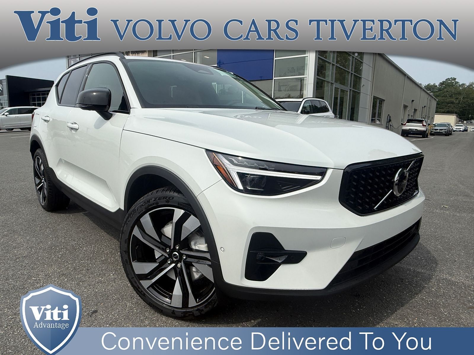2026 VOLVO XC40