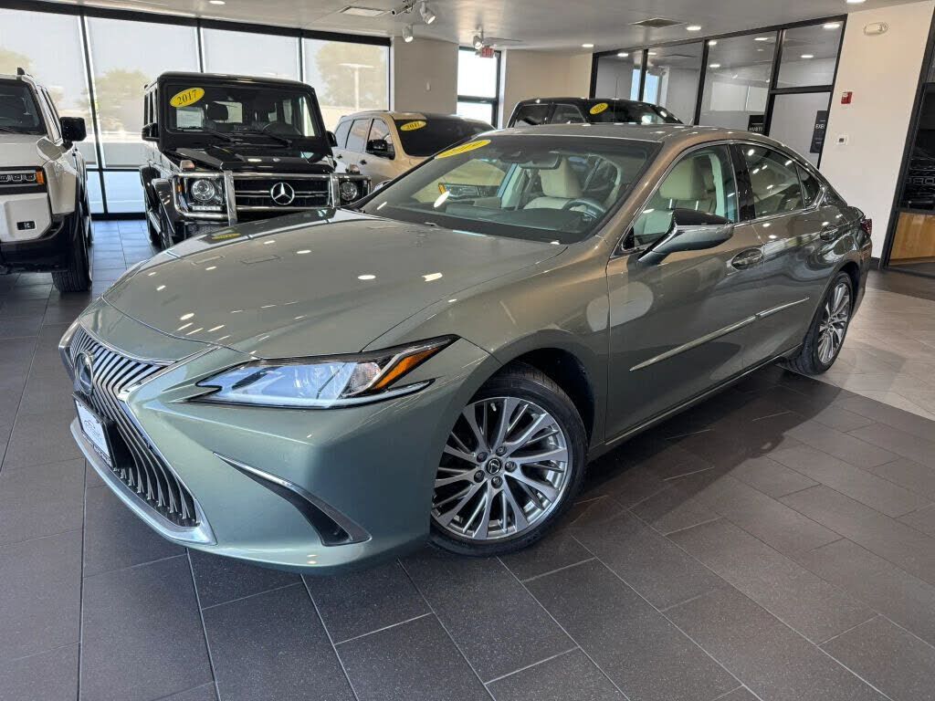 2019 LEXUS ES