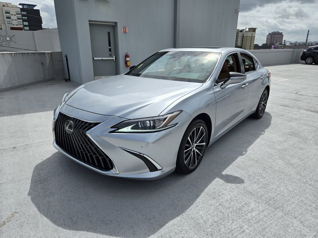 2022 LEXUS ES
