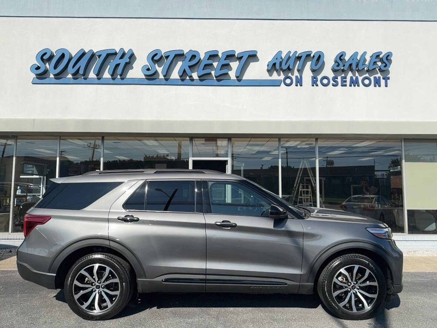 2023 FORD Explorer