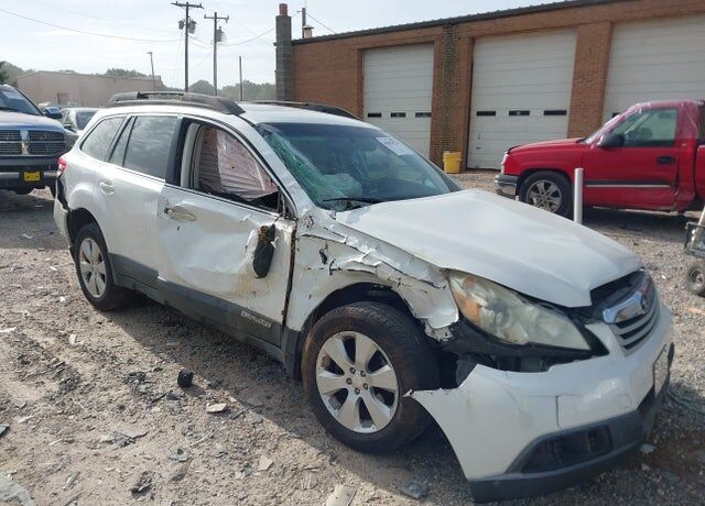 2011 SUBARU Outback