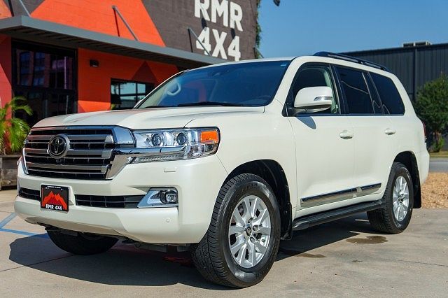 2020 TOYOTA Land Cruiser