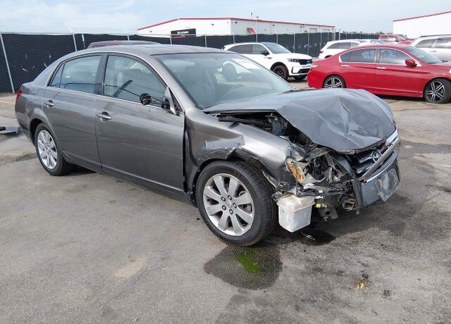 2005 TOYOTA Avalon