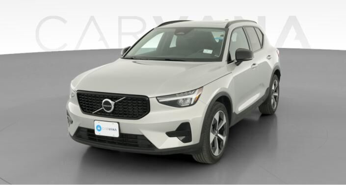 2024 VOLVO XC40