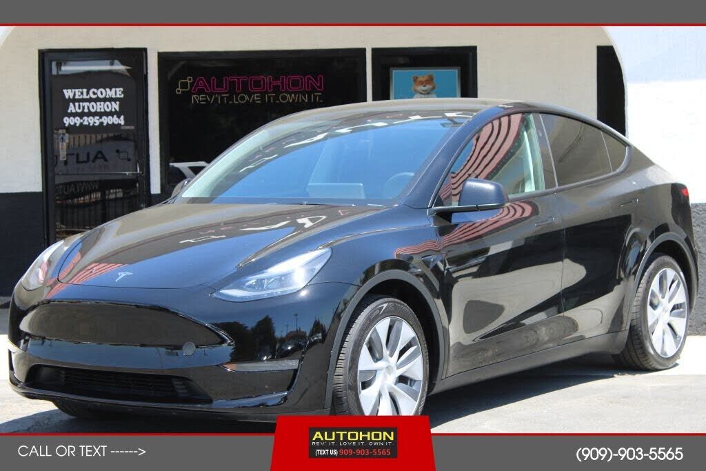 2024 TESLA Model Y