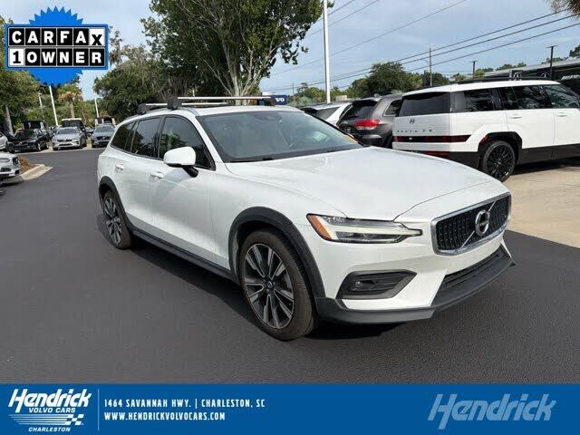 2021 VOLVO V60CC