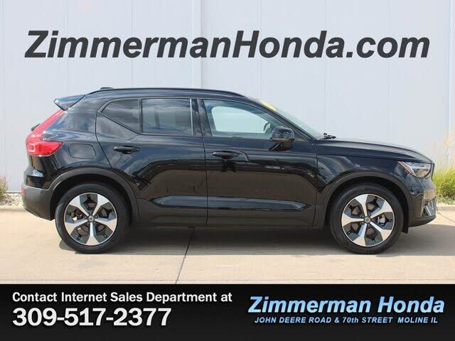 2023 VOLVO XC40