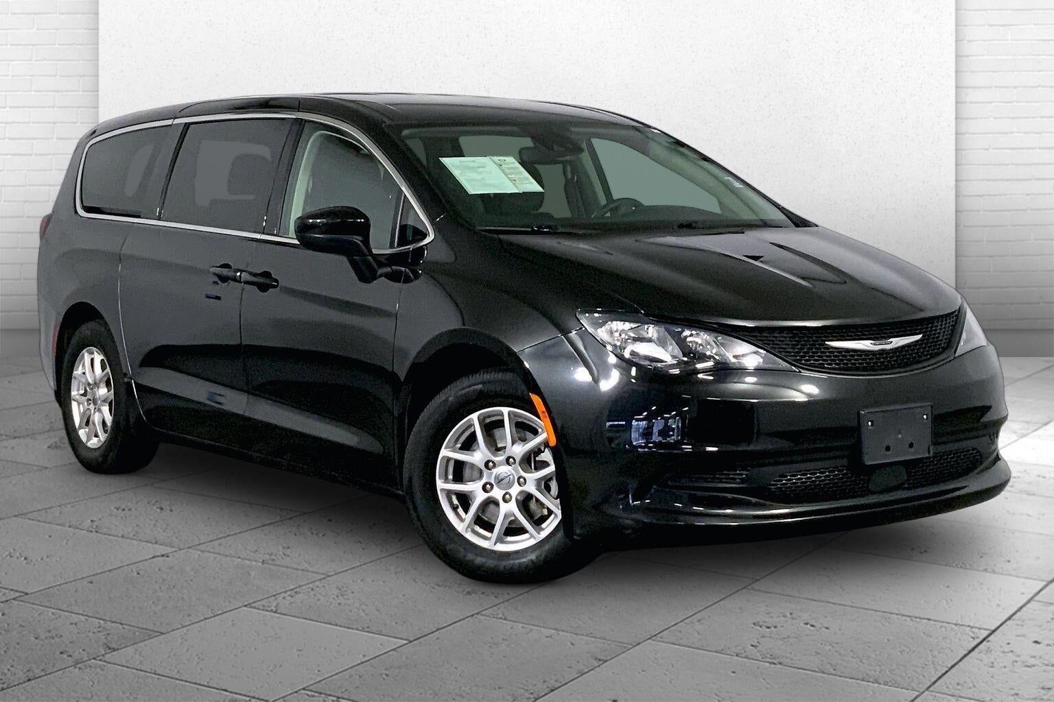 2023 CHRYSLER Voyager