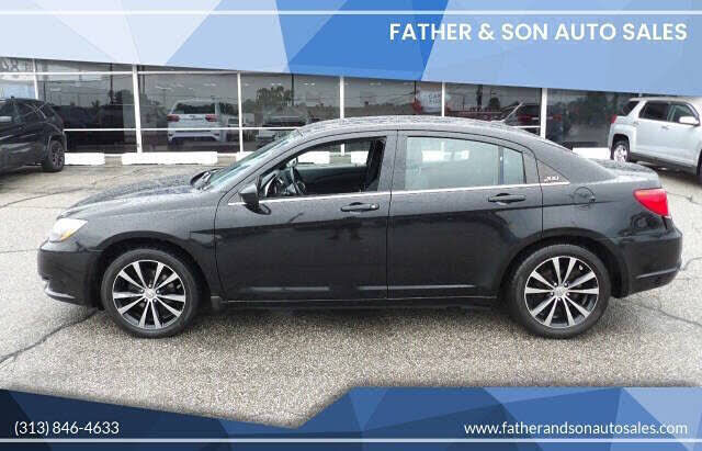 2013 CHRYSLER 200